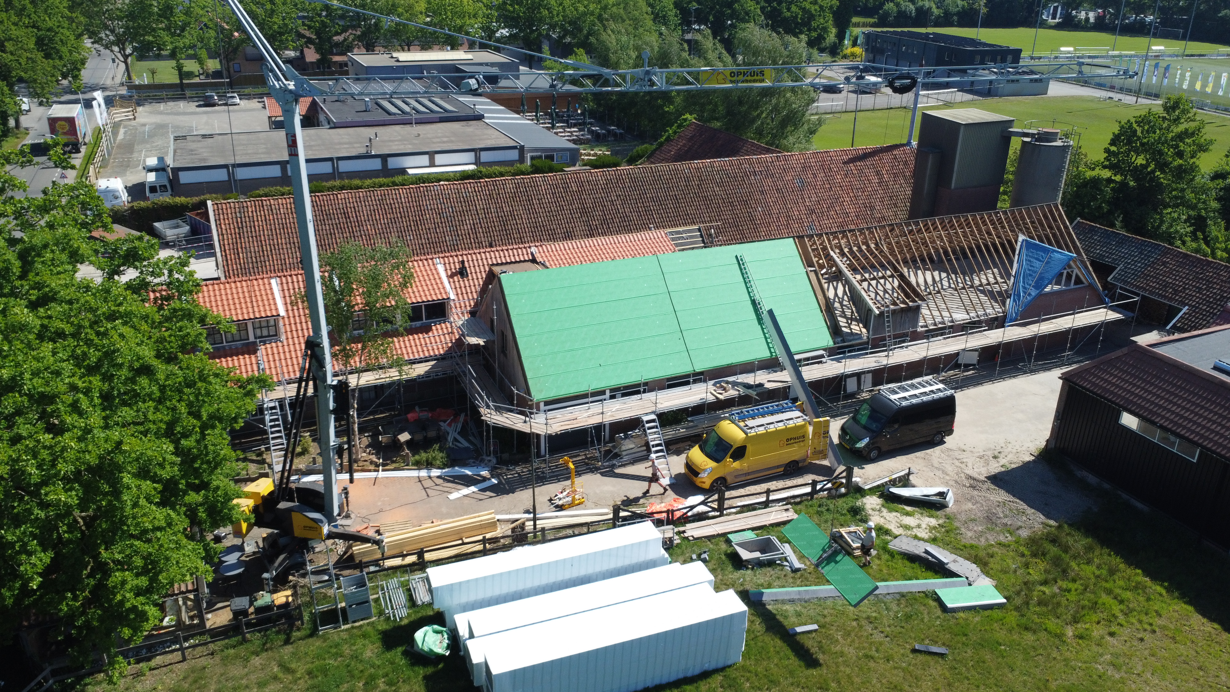 Restauratie en verduurzaming hellend dak en dakkapellen Weerselo fase 1 foto